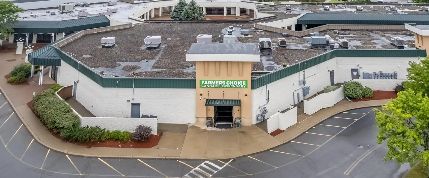 Aerial view of Farmers Choice dispensary building and parking lot